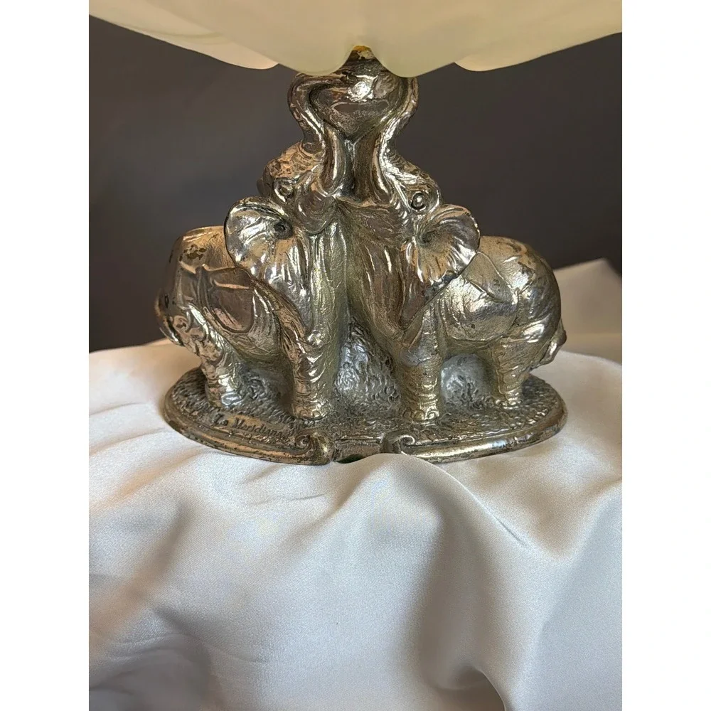 La Meridiana Elephant Base Centerpiece Bowl Frosted Green Scalloped Art Glass